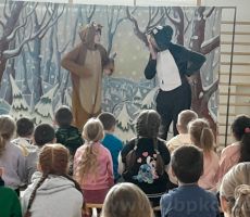 Przedstawienie teatralne pt. „Marzenia Leo i Rózi”