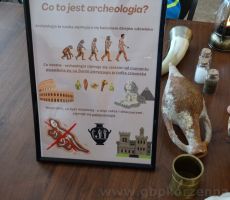 „Tropem przeszłości”